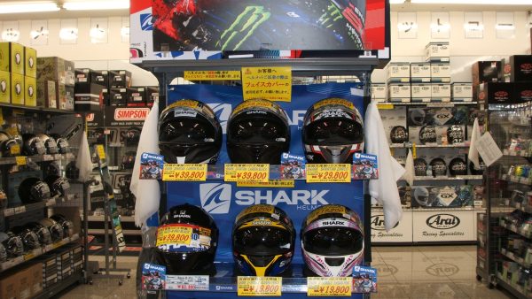 フランス生まれのSHARKヘルメットが売り切り超特価！！